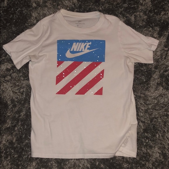 Kids large Nike graphic t-shirt - Picture 1 of 2